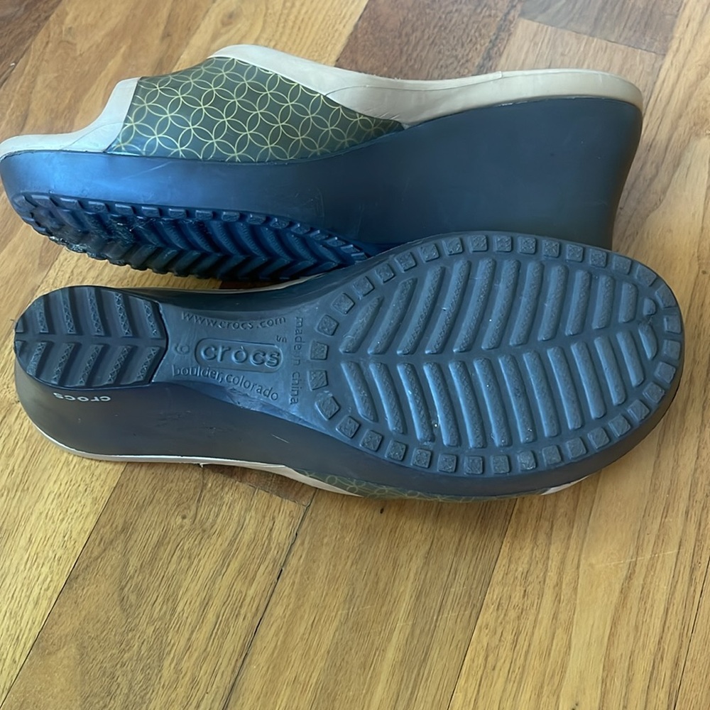 Crocs Wedge Slip On Sandals Olive Green, Tan & Brown Size 9 - Picture 5 of 7